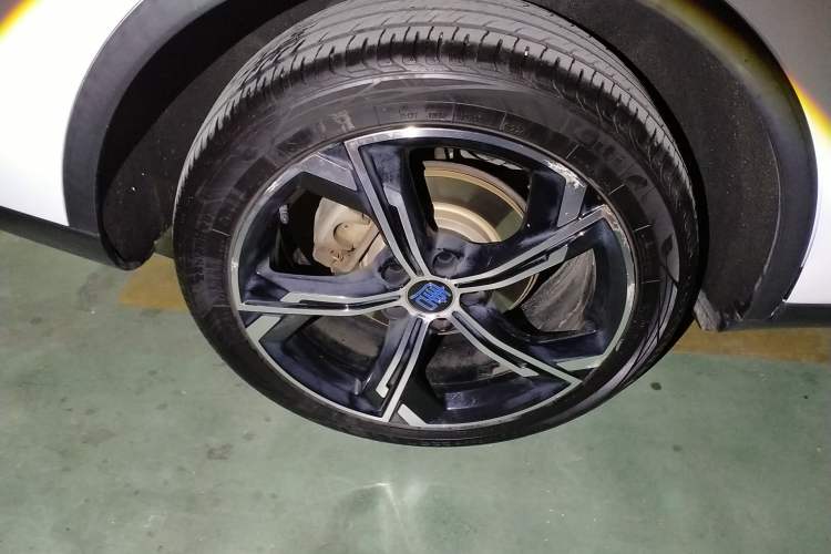 Used BYD Tang New Energy 2021 DM-i 112KM Prestige Model Right Rear Wheel Hub