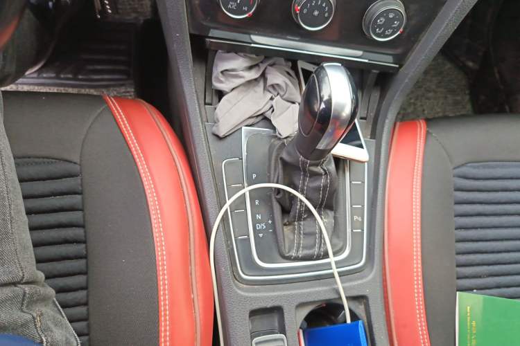 Used Volkswagen Golf 2017 1.6L Automatic Comfort Million-Vehicle Anniversary Edition Gear Lever