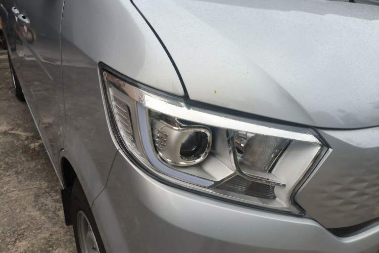 Used CHANGAN KUAYUE Xing V7 EV 2025 Model, Passenger Version, Comfort Type, 6-seater Right Front Headlight