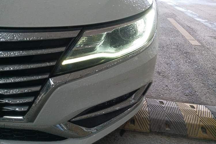 Used Roewe i6 2019 PLUS 1.6L CVT 4G Connected Luxury Deluxe Edition
