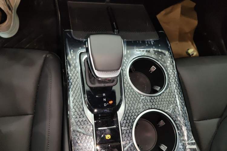 Used Hongqi HS3 PHEV 2025 Model 117km Jingwei Edition Gear Lever