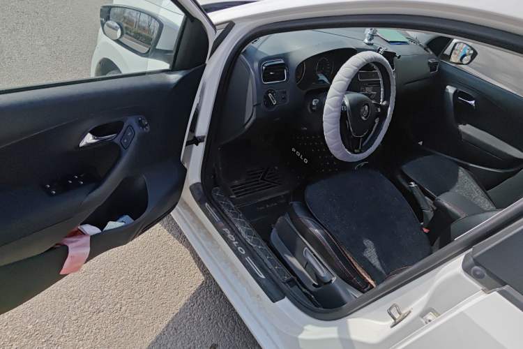 Used Volkswagen Polo 2016 1.6L Automatic Comfort Model
