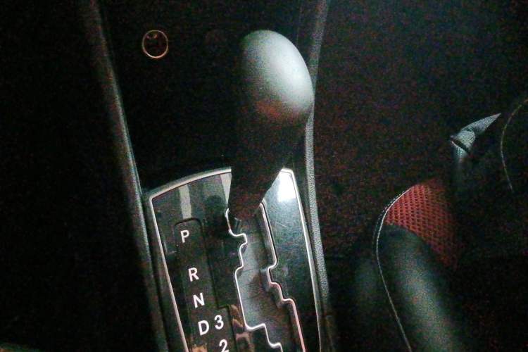 Used Hyundai Verna Ray 2014 1.4L Automatic GLX Gear Lever