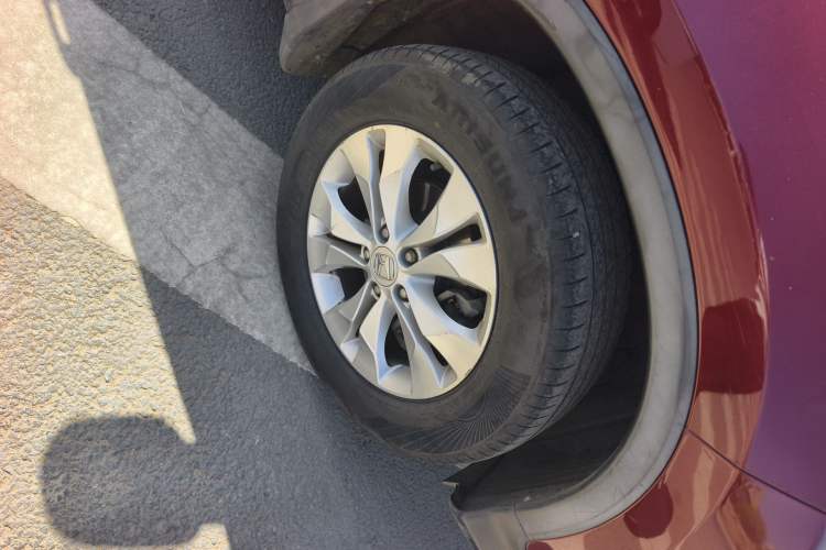 Used Honda CR-V 2012 2.4L four-wheel drive luxury version Right Front Wheel Hub