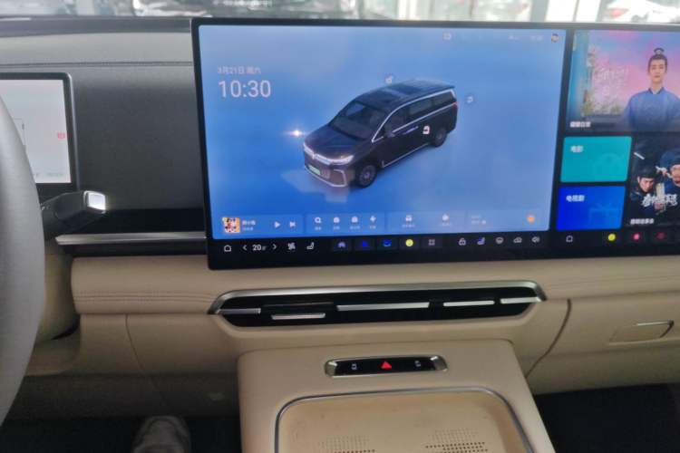 Used VOYAH Dream 2025 PHEV Four-Wheel-Drive Flagship Kunpeng Edition Audio And AC Panel