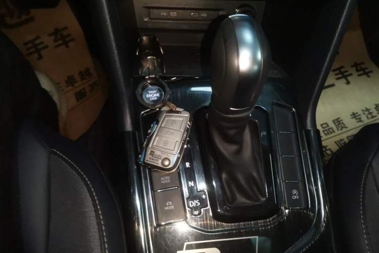 Used Volkswagen Tharu 2023 300TSI Two-Wheel-Drive Full Moon Edition Gear Lever