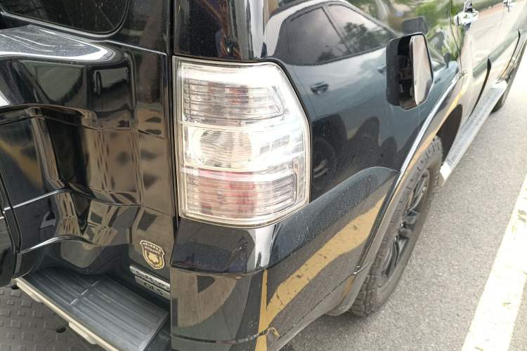 Used Mitsubishi Pajero 2017 V97 3.8L 5-Door GLS Model with Sunroof – U.S. Specification