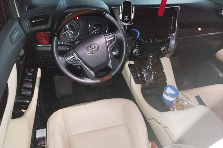 Used Toyota Alphard 2021 Dual-Engine 2.5L Luxury Edition Center Console