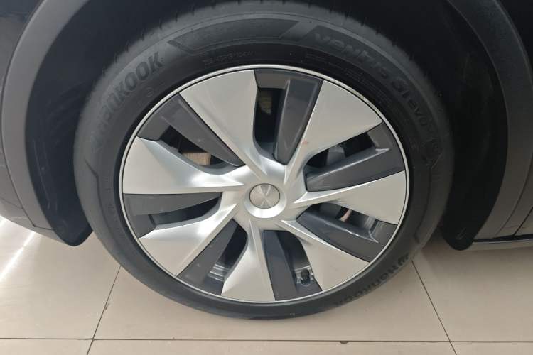 Used Tesla Model Y 2023 Long-Range All-Wheel-Drive Version
