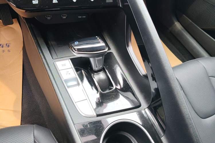 Used Hyundai Elantra 2021 1.5L CVT LUX Prestige Edition Gear Lever