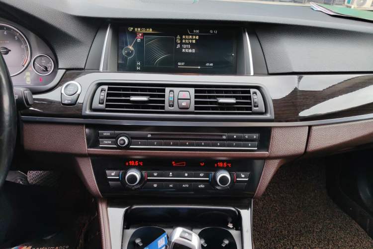 Used BMW 5 Series 2014 525Li Luxury Design Package Audio And AC Panel