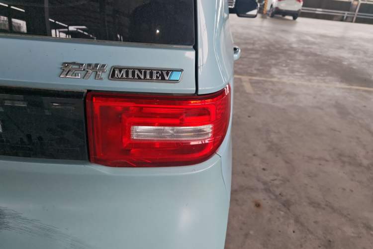 Used Wuling Hongguang MINIEV 2020 Zizai Version Lithium-NMC Right Rear Taillight