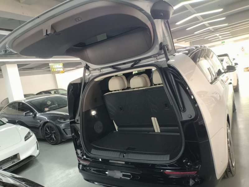 Used Li Auto MEGA 2024 Ultra Model — 18