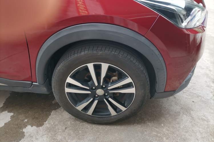 Used Nissan Kicks 2018 1.5L CVT Smart Connect Deluxe Edition Right Front Wheel Hub