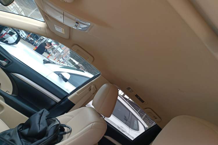 Used Toyota Highlander 2018 2.0T Two-Wheel Drive Elite Edition 5 Seats Emission Standard China V Headliner