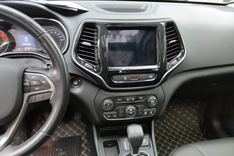 Used Jeep Cherokee 2020 2.0T Two-Wheel Drive Leading Edition