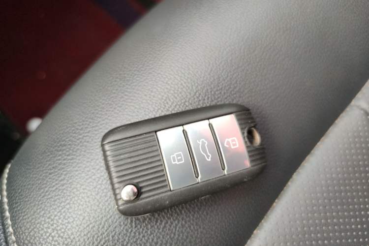 Used Roewe RX5 2016 30T Two-Wheel Drive Automatic Internet Smart Edition