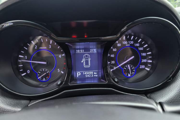 Used JMC Yusheng S350 2014 2.4T Automatic 2WD Diesel Luxury Version with Sunroof 7 Seats Instrument Cluster