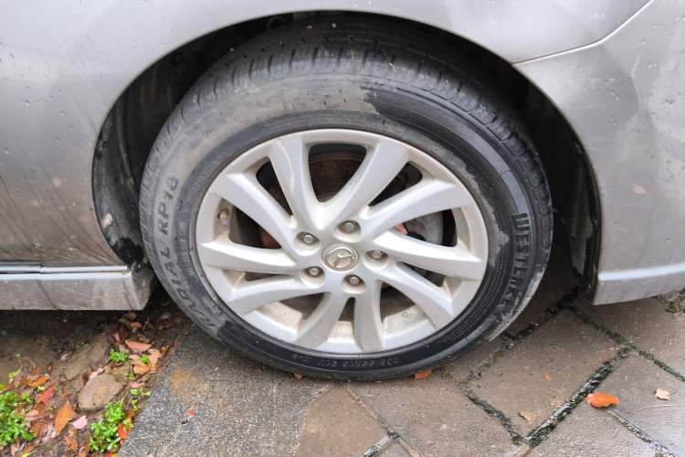 Used Mazda 5 2011 2.0L Automatic Luxury Edition Right Front Wheel Hub