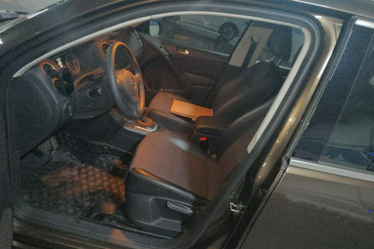 Used Volkswagen Tiguan 2016 280TSI Automatic Two-Wheel-Drive Silk Road Style Edition Left Front Seat