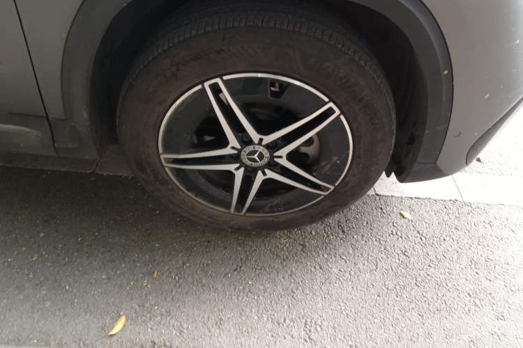 Used Mercedes-Benz EQA 2022 EQA 300 4MATIC Launch Edition Right Front Wheel Hub