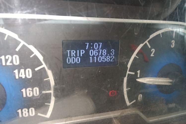 Used SAIC MAXUS Xintu V80 2014 2.5T Aotuntong Short Wheelbase Mid-Roof Model