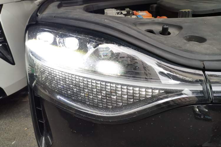 Used Hima AITO M9 2024 Range-Extended Ultra Version 52 kWh 6-Seater Model Right Front Headlight