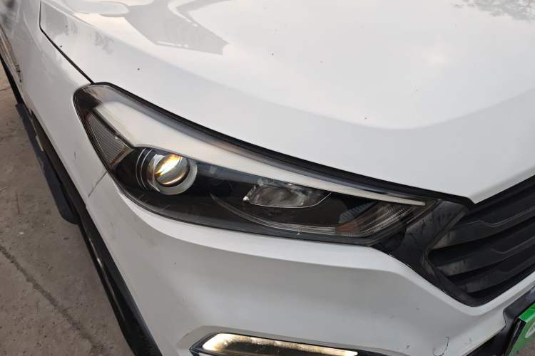 Used Hyundai Tucson 2015 1.6T Dual-Clutch Two-Wheel-Drive Smart Model Right Front Headlight