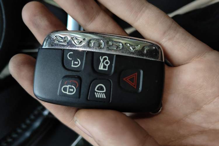 Used Jaguar XEL 2018 2.0T 200 PS LOVE Devotion Edition