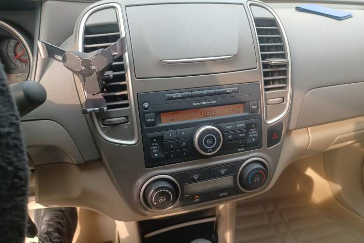 Used Nissan Sylphy 2016 Classic 1.6XE Automatic Leading Edition Audio And AC Panel