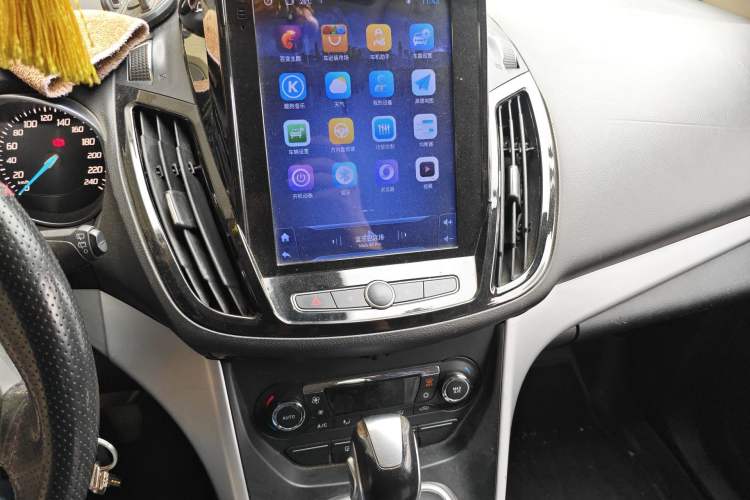 Used Ford Kuga 2015 1.5L GTDi Two-Wheel Drive Fashion Edition Audio And AC Panel