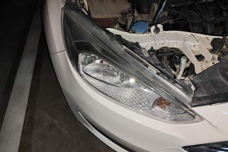 Used Ford Focus 2018 Sedan Classic 1.6L Automatic Trendy SmartDrive Edition Right Front Headlight