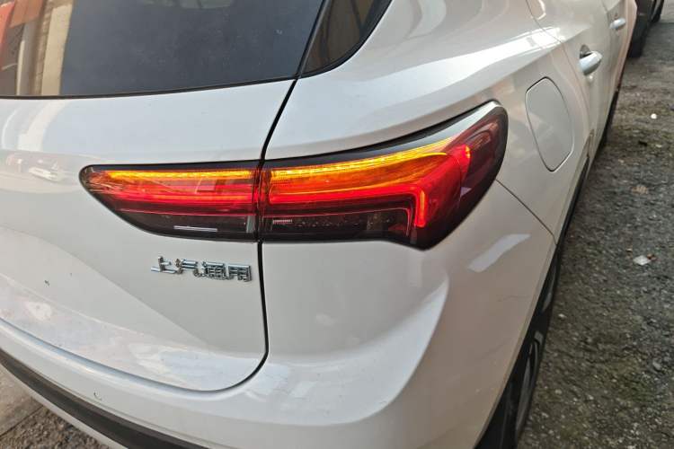 Used Buick Envision 2022 Encore S 552T Two-Wheel-Drive Luxury Model
