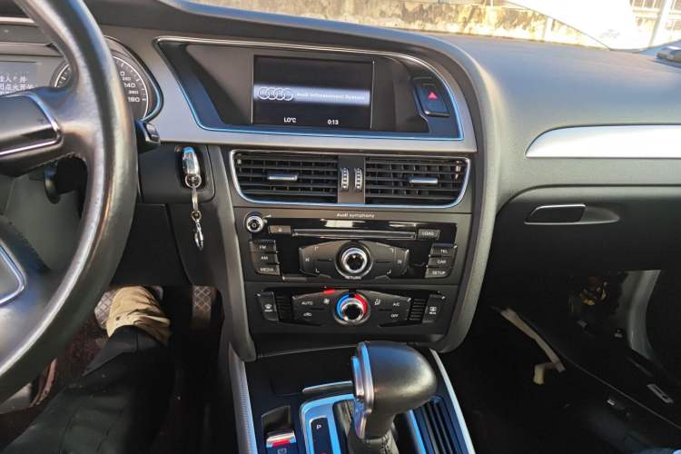 Used Audi A4L 2016 30 TFSI Collector's Edition Automatic Comfort Model Audio And AC Panel