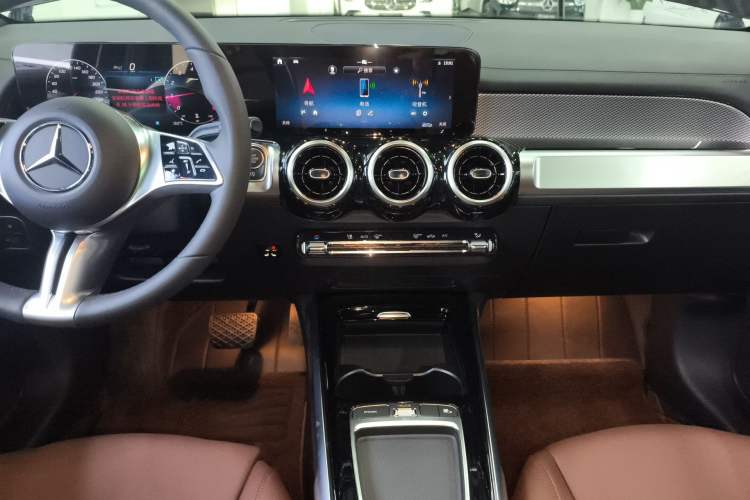 Used Mercedes-Benz GLB 2024 GLB 200 Dynamic Edition Audio And AC Panel