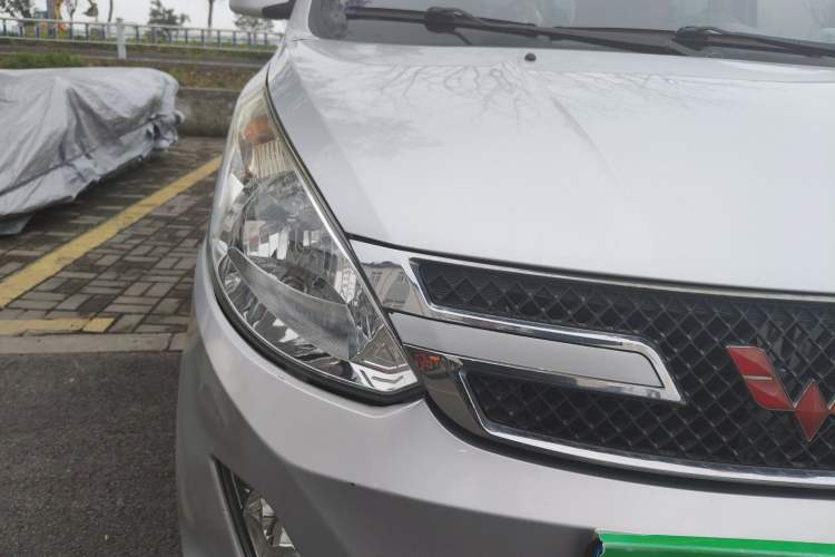 Used Wuling Rongguang V 2018 1.5L Standard Version Right Front Headlight