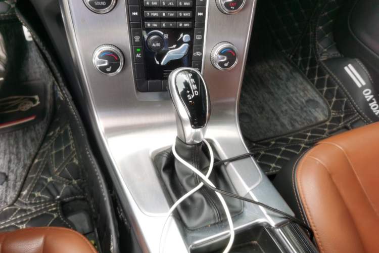 Used Volvo S60 2017 S60L T4 Smart Range Edition Gear Lever