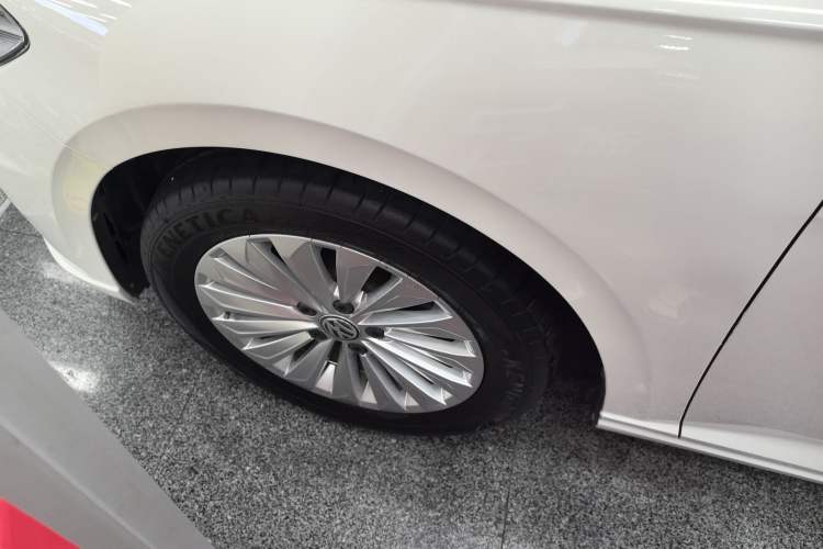 Used Volkswagen Lavida 2018 1.5L Automatic Comfort Edition China V Standard Left Front Wheel Hub