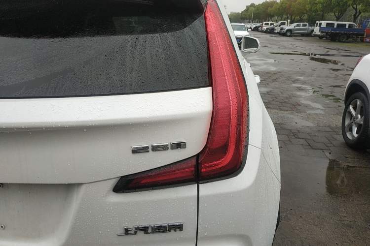 Used Cadillac XT4 2020 28T Two-Wheel-Drive Leading Version Exterior 3