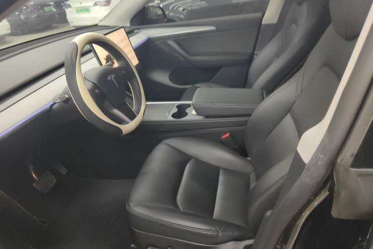 Used Tesla Model Y 2023 Long-Range All-Wheel-Drive Version
