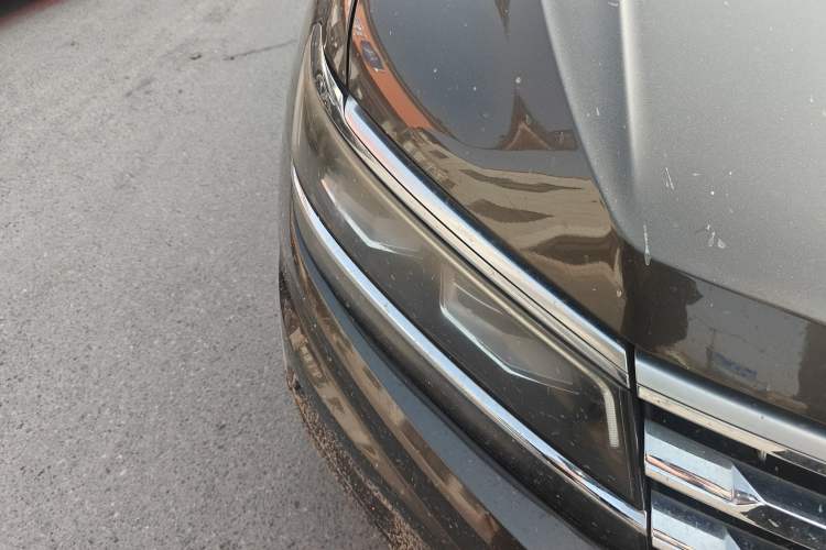 Used Volkswagen Tiguan L 2018 380TSI Automatic All-Wheel Drive Luxury Edition Right Front Headlight