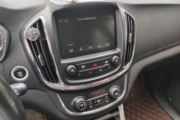 Used Baojun 560 2015 1.8L manual luxury version Audio And AC Panel