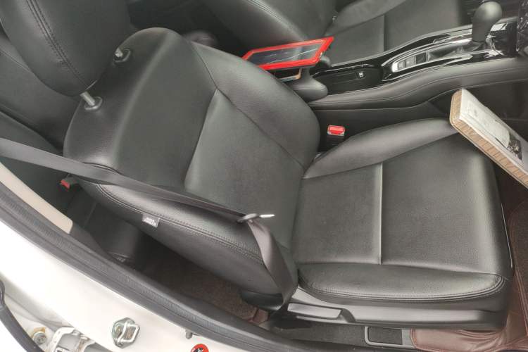 Used Honda Vezel 2017 1.5L CVT 2WD Comfort Model Right Front Seat