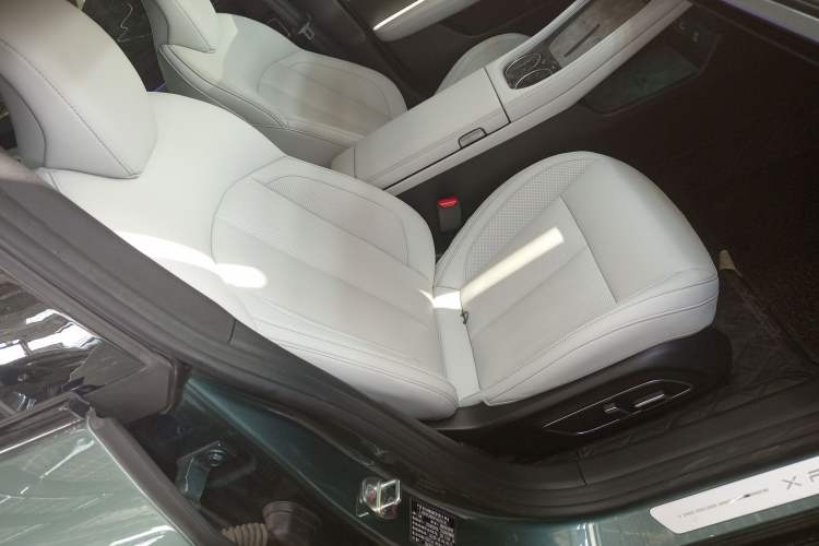 Used XPeng P7 2023 P7i 610 Max Performance Edition Right Front Seat