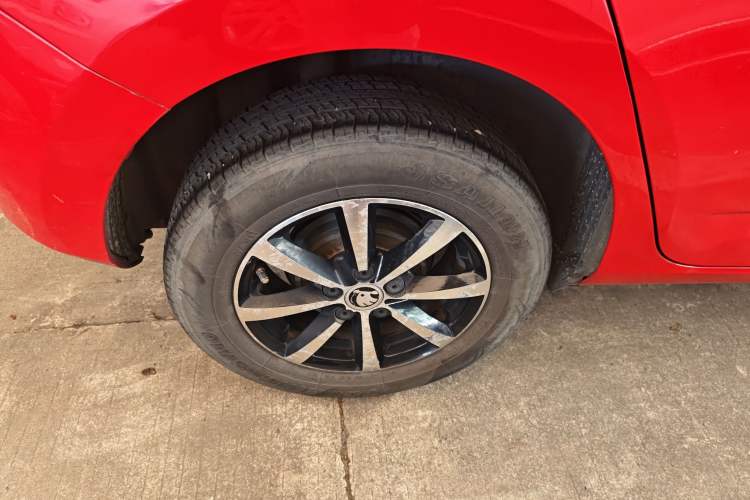 Used Skoda Fabia 2015 1.4L Automatic Front-Drive Model Right Rear Wheel Hub