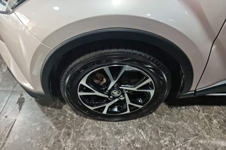 Used Toyota C-HR 2018 2.0L Leading with Sunroof China VI Standard Left Front Wheel Hub