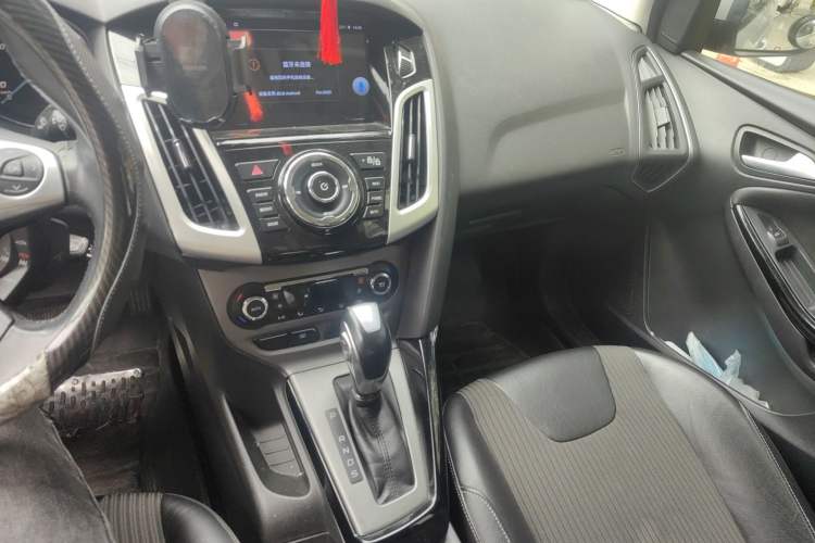 Used Ford Focus 2012 Sedan 1.6L Automatic Fashion Edition
