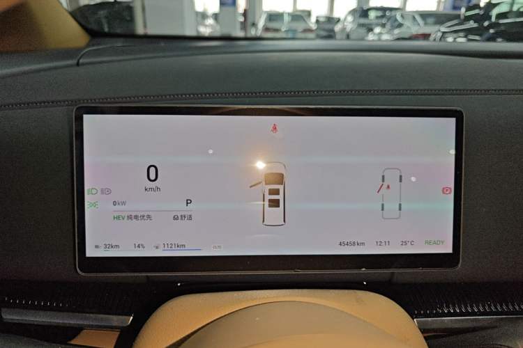 Used VOYAH Dream 2025 PHEV Four-Wheel Drive Excellence Kunpeng Edition
