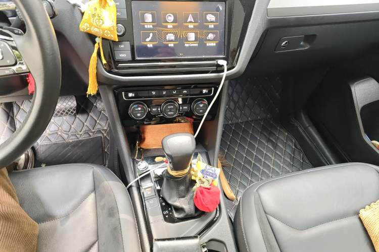 Used Volkswagen Tiguan L 2019 330TSI Automatic Two-Wheel Drive Panoramic Comfort Edition China VI Standard Gear Lever