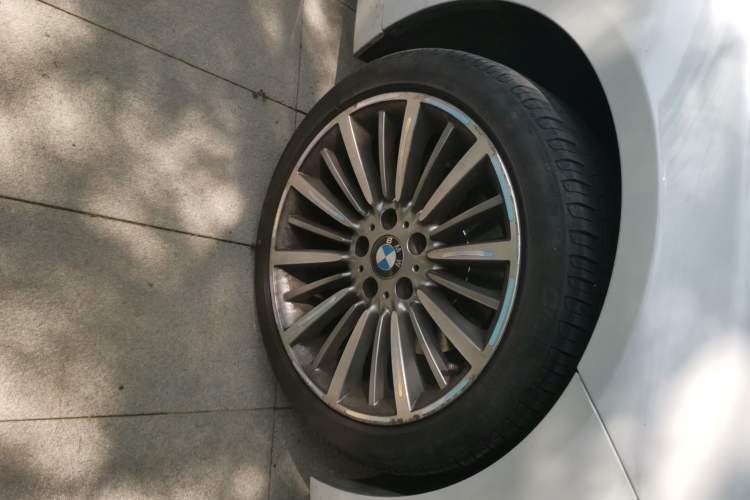 Used BMW 3 Series 2019 320Li Fashion Model Right Front Wheel Hub